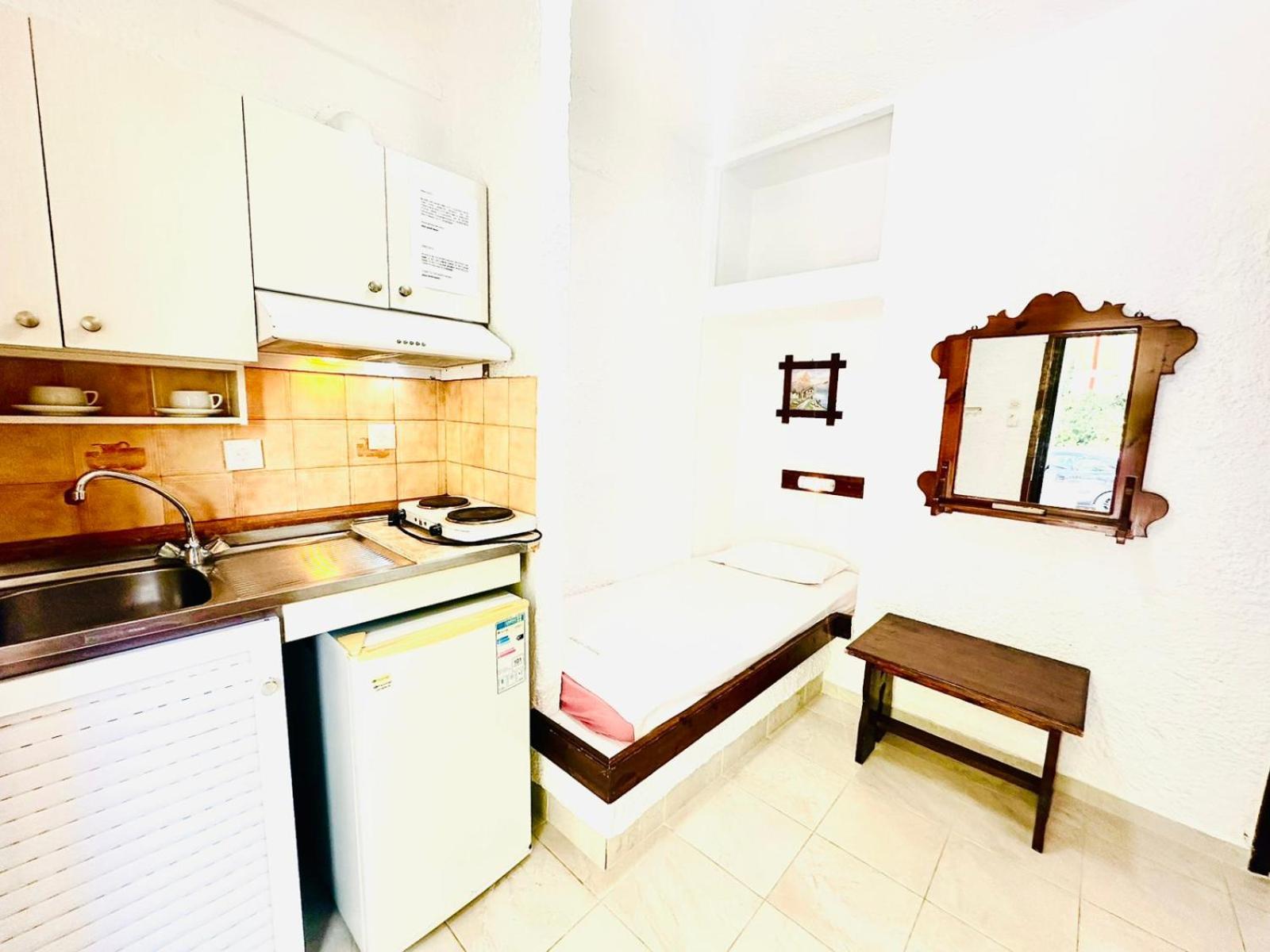 Argo Apartments Nea Poteidaia Quarto foto